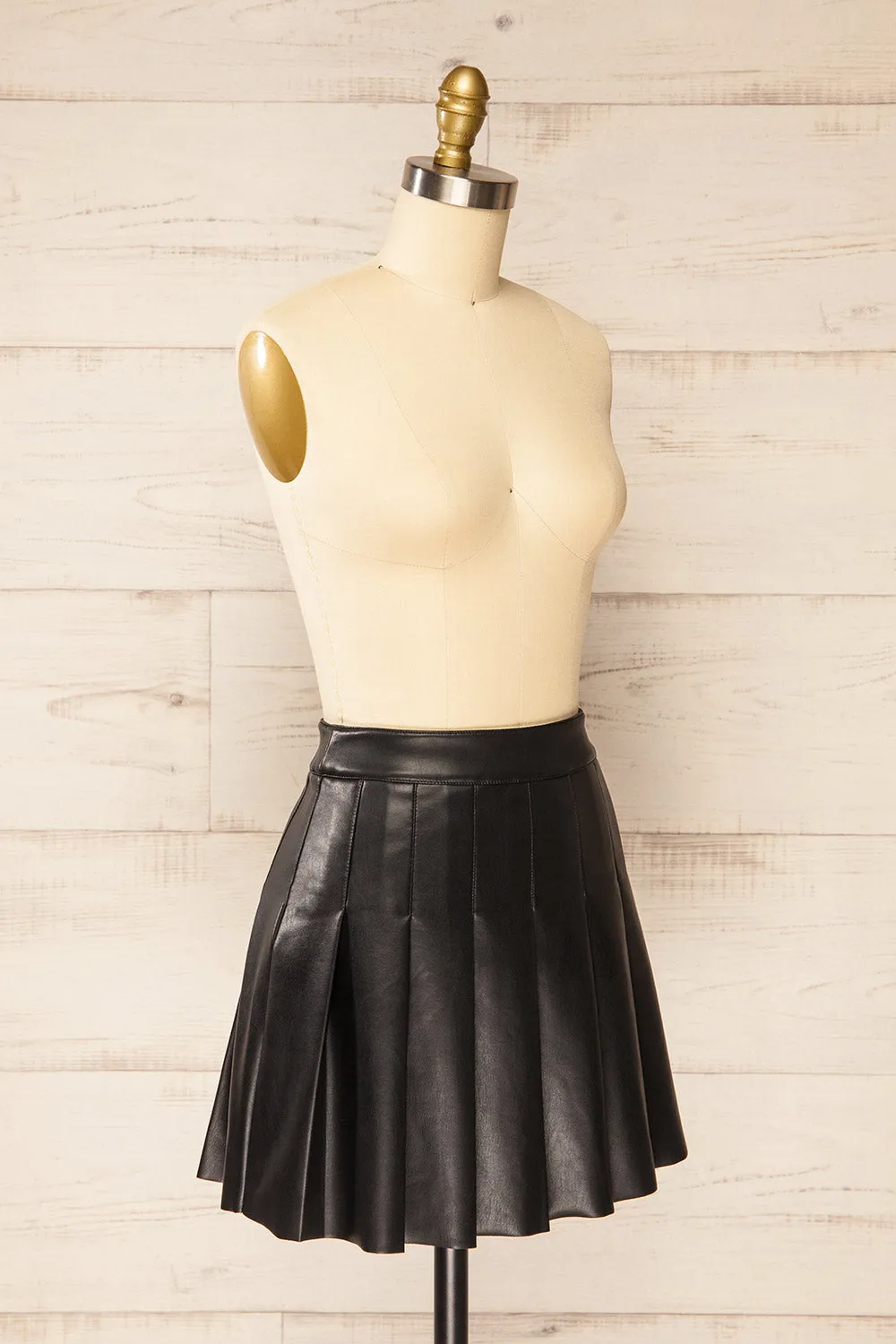 Xichang | Black Faux Leather Short Pleated Skirt